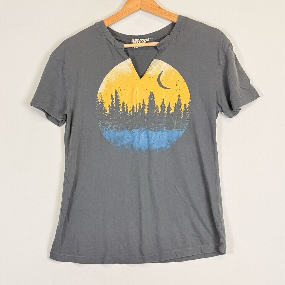 Modish Rebel Grey Nature Moon Trees Scene Split Neck Tee Shirt Top Women's Small
